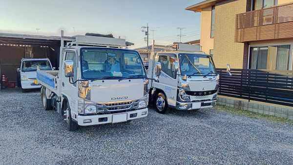 三栄建設のトラック